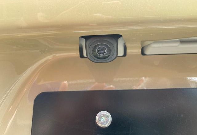 バックカメラにより、後方確認をモニターですることが可能です。駐車場にバックで停める時や、後方に下がる時に重宝します。一度付けると、もう手放せません。